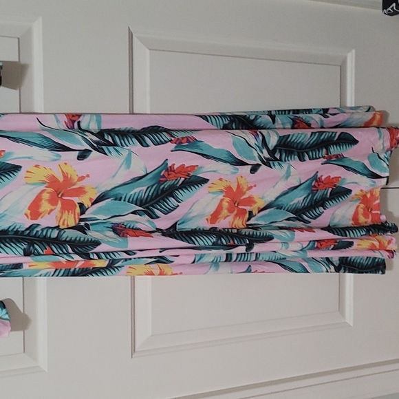 Floral V- Neck Leg Slit Maxi Dress NWOT!! - Picture 6 of 6